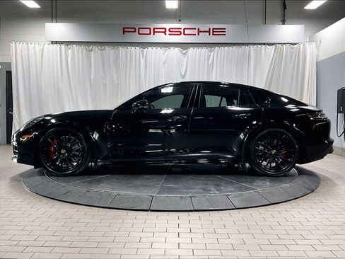 Used 2019 Porsche Panamera GTS image 2