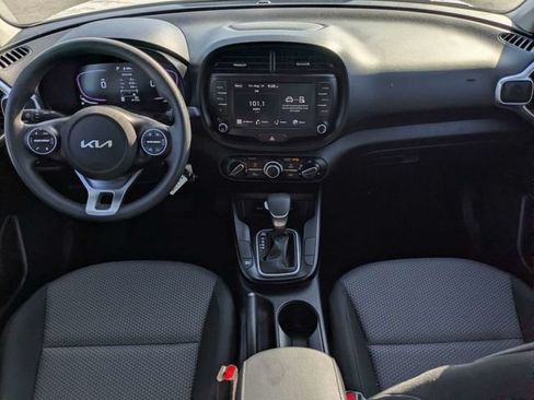 Used 2025 Kia Soul LX w/ LX Technology Package FWD image 14