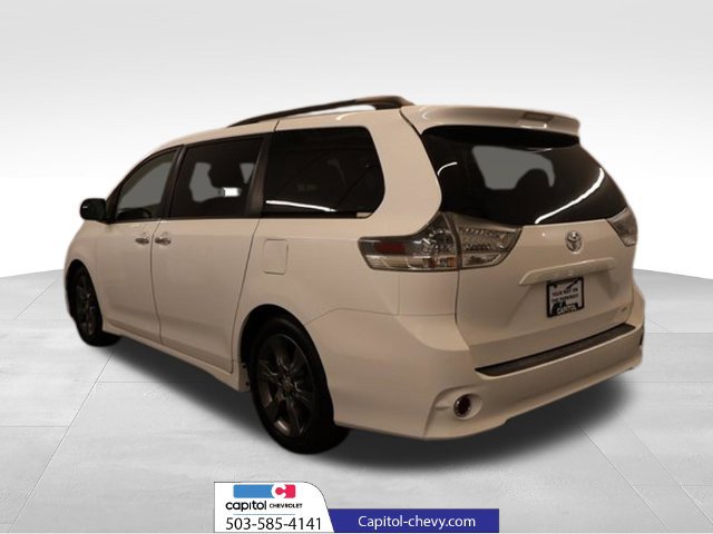 Used 2016 Toyota Sienna SE FWD image 5
