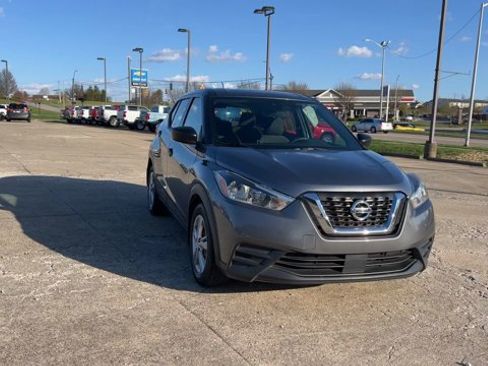 Used 2020 Nissan Kicks S FWD image 3