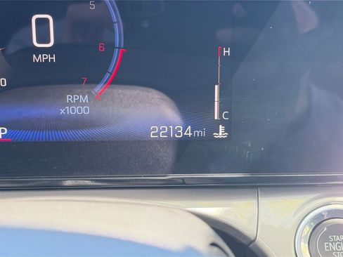 Used 2025 Chevrolet Trax LT w/ LT Convenience Package FWD image 39
