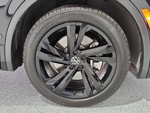 Certified 2024 Volkswagen Tiguan SE R-Line w/ MDO Package, Three-Row FWD image 5