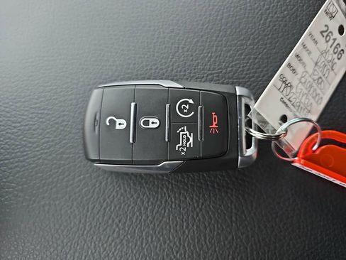 New 2026 RAM 1500 4x4 Crew Cab image 32