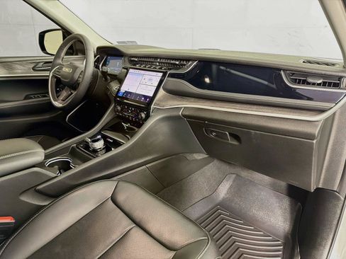 Used 2023 Jeep Grand Cherokee 30th Anniversary AWD/4WD image 32