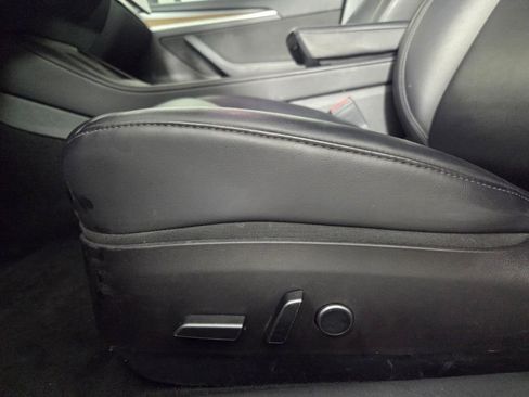 Used 2022 Tesla Model 3 Standard Range image 12