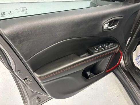 Used 2019 Jeep Compass Trailhawk w/ Cold Weather Group AWD/4WD image 36