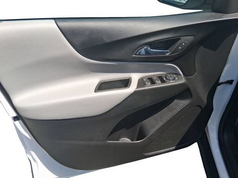 Used 2023 Chevrolet Equinox LS FWD image 11