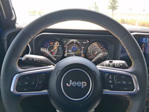 Used 2024 Jeep Wrangler Unlimited Sahara AWD/4WD image 8