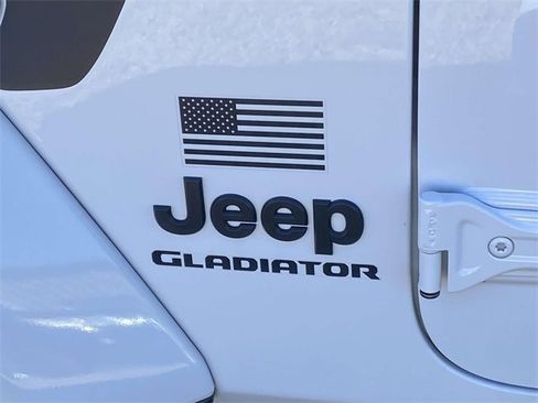 Used 2021 Jeep Gladiator Sport image 12