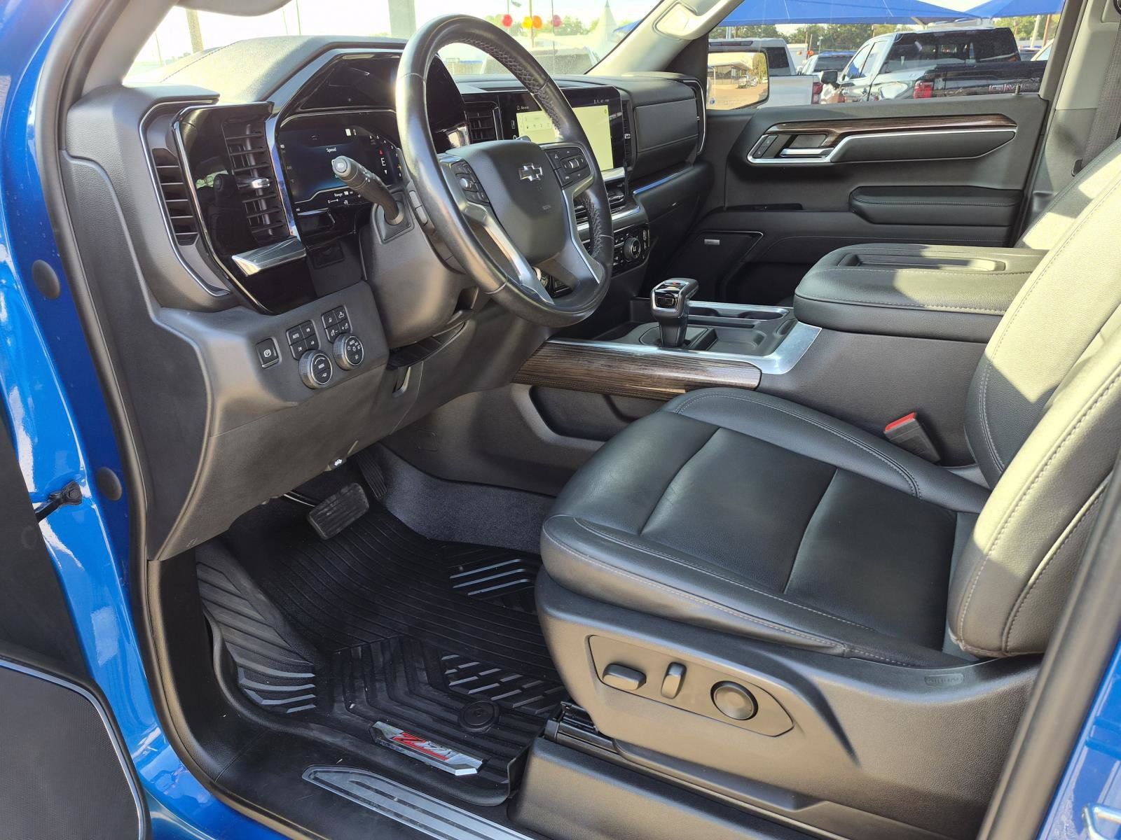 Used 2022 Chevrolet Silverado 1500 RST AWD/4WD image 2