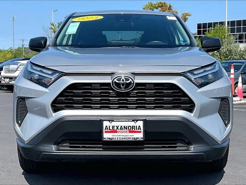 Used 2023 Toyota RAV4 LE AWD/4WD image 3