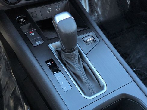 New 2026 Nissan Kicks SV image 18