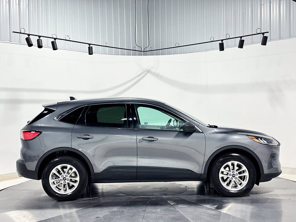 Used 2022 Ford Escape SE w/ Cold Weather Package AWD/4WD image 10