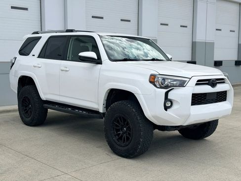Used 2021 Toyota 4Runner SR5 AWD/4WD image 7