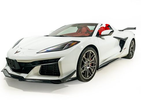 Used 2025 Chevrolet Corvette Z06 w/ Stealth Interior Trim Package RWD image 14