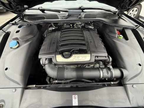 Used 2018 Porsche Cayenne Platinum Edition image 33