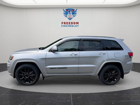 Used 2020 Jeep Grand Cherokee Altitude AWD/4WD image 3