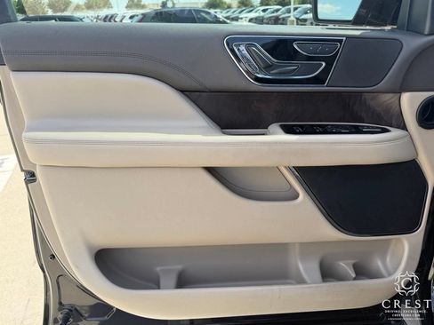 Used 2022 Lincoln Navigator 2WD image 9