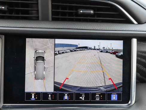 Used 2023 GMC Yukon Denali RWD image 30