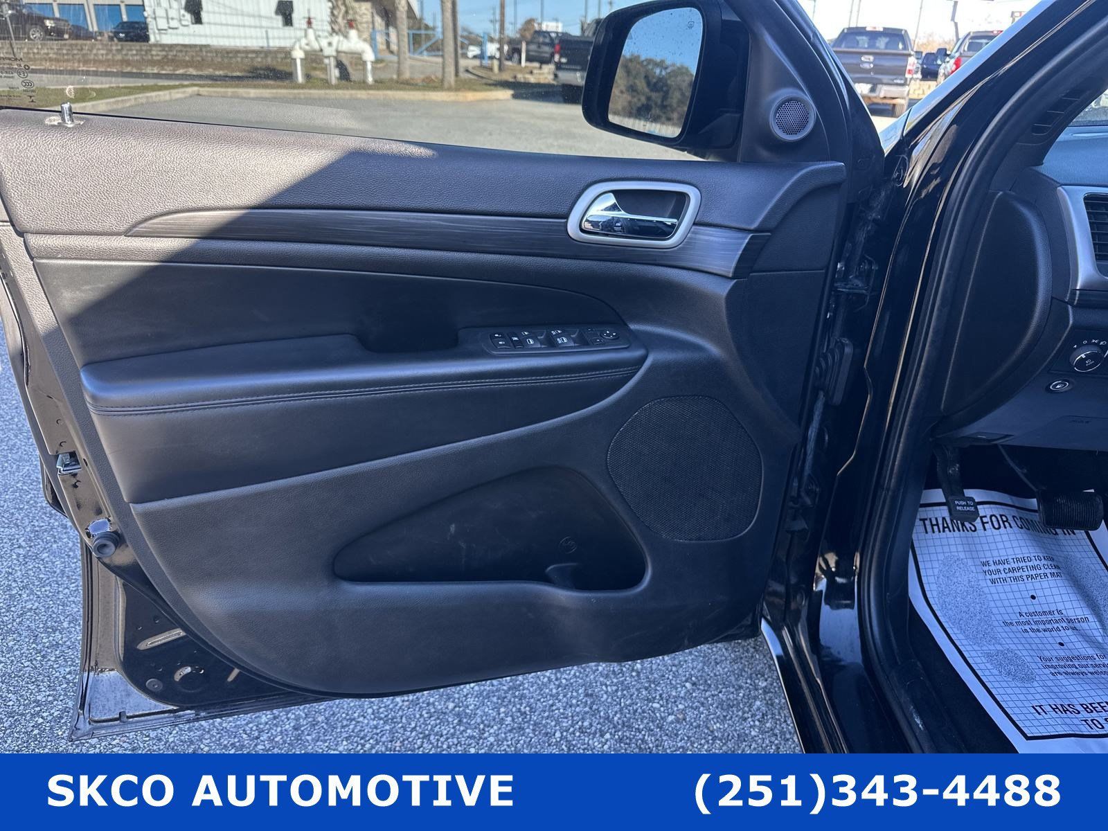 Used 2022 Jeep Grand Cherokee Laredo X AWD/4WD image 12