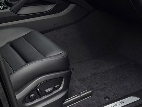New 2025 Porsche Cayenne S image 34