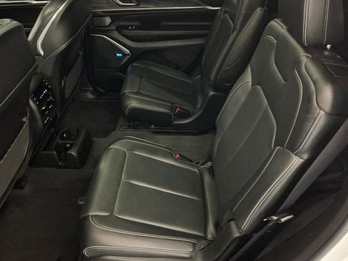 Used 2021 Jeep Grand Cherokee L Overland w/ Luxury Tech Group IV AWD/4WD image 11