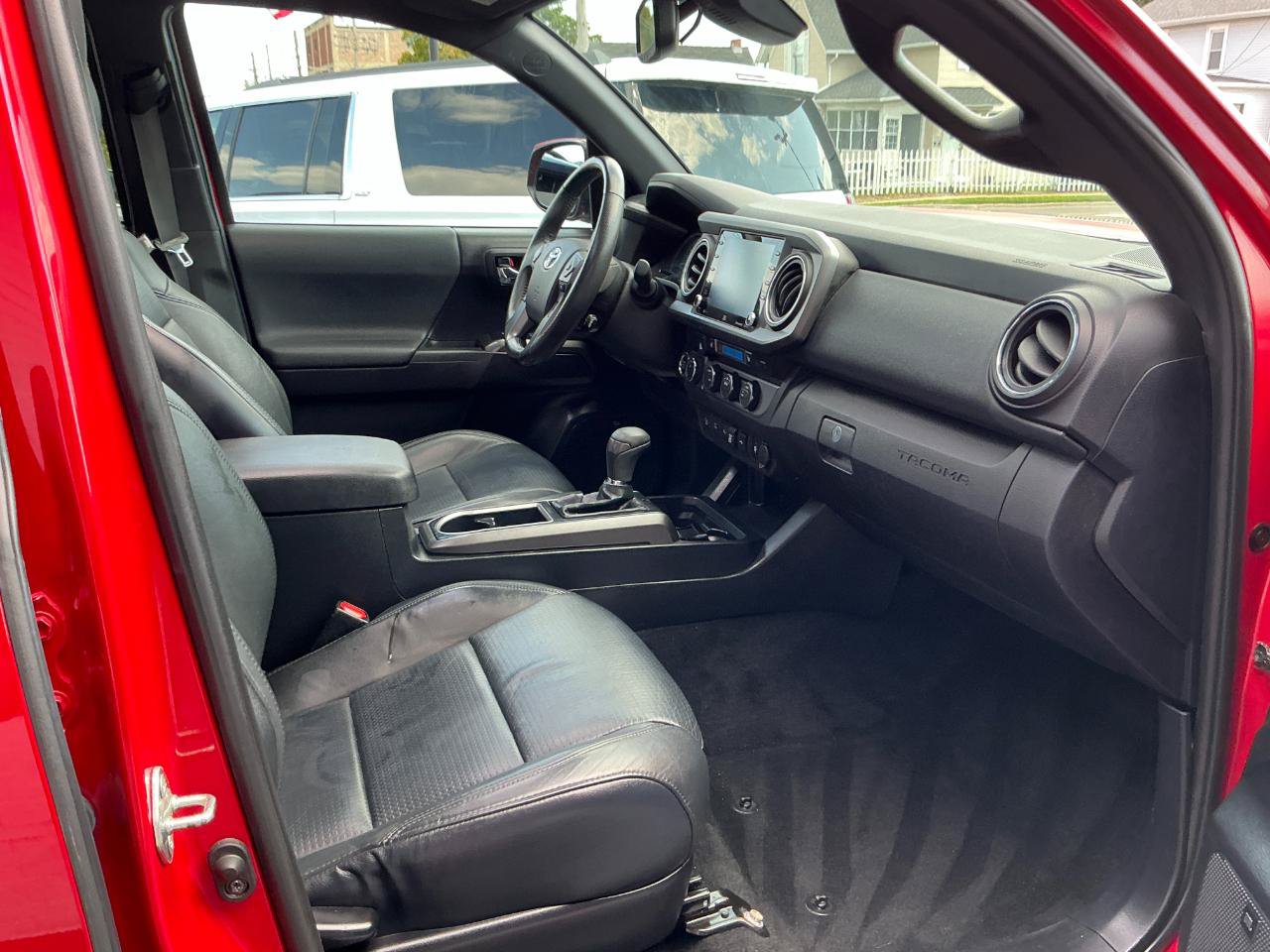 Used 2021 Toyota Tacoma TRD Off-Road w/ TRD Premium Off Road Package AWD/4WD image 25
