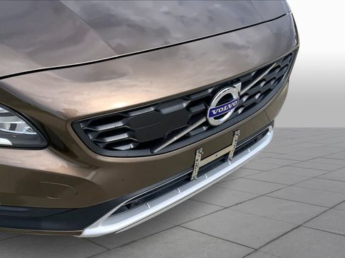 Used 2017 Volvo V60 T5 Cross Country AWD/4WD image 29