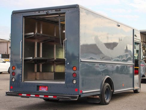 Used 2019 Ford E-450 and Econoline 450 Super Duty image 10