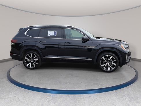 Certified 2026 Volkswagen Atlas SEL Premium R-Line AWD/4WD image 4