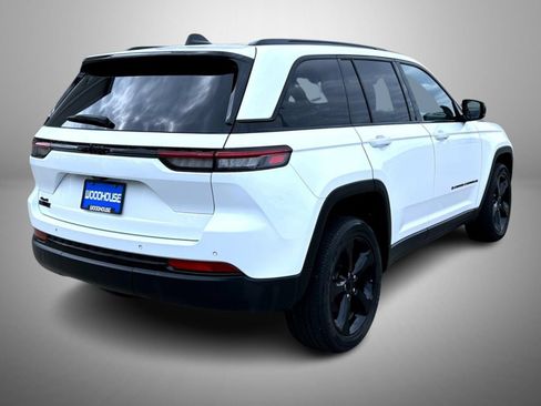 Used 2023 Jeep Grand Cherokee Altitude AWD/4WD image 5