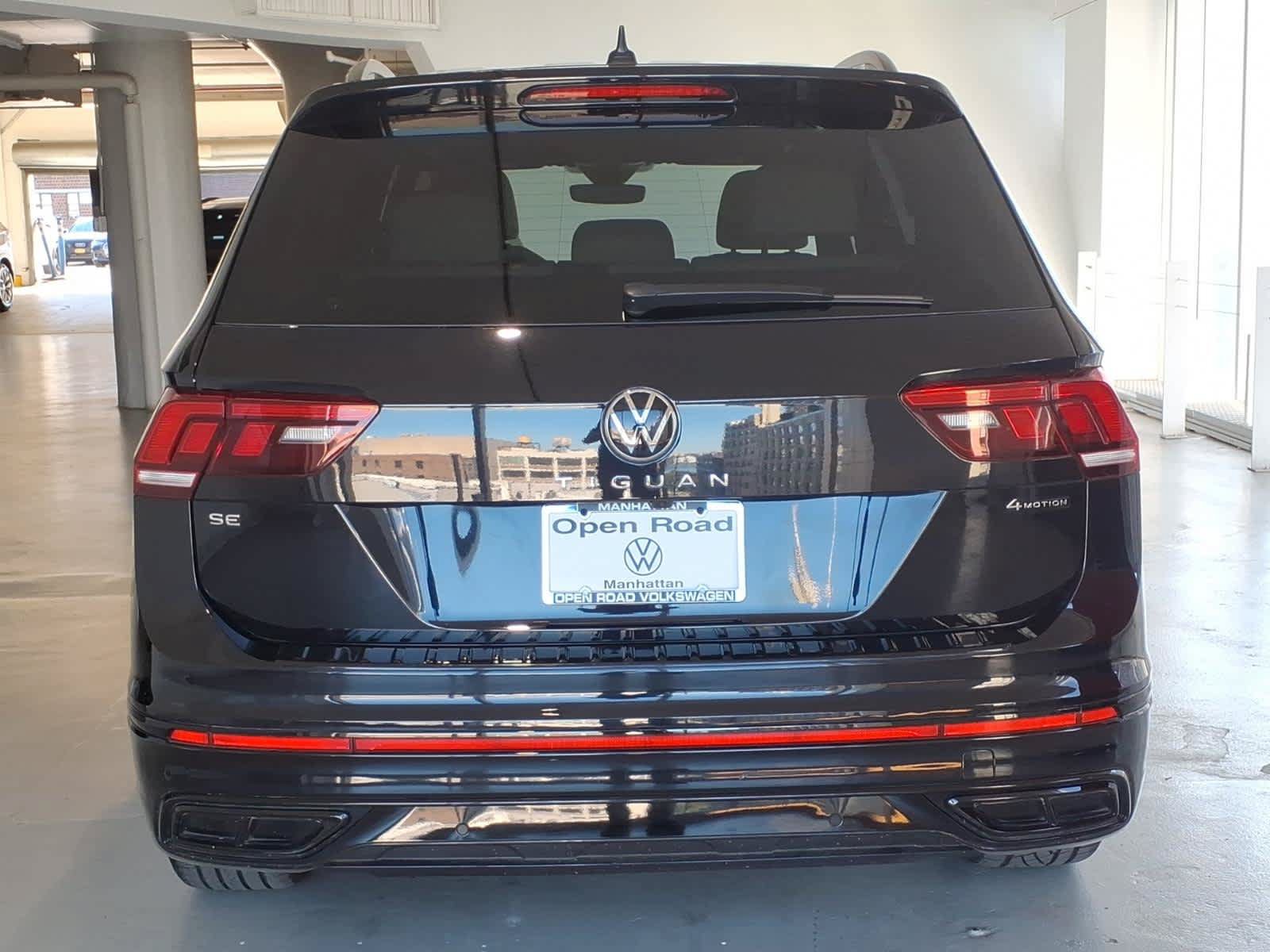 Used 2024 Volkswagen Tiguan SE R-Line AWD/4WD image 5