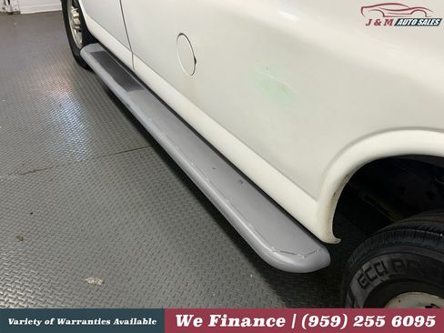 Used 2018 Chevrolet Express 2500 w/ Driver Convenience Package RWD image 15