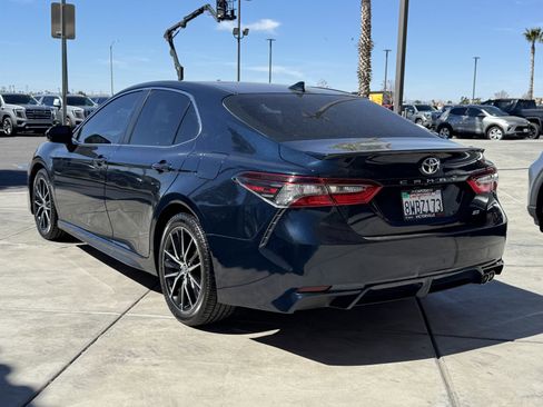 Used 2021 Toyota Camry SE w/ Convenience Package image 4