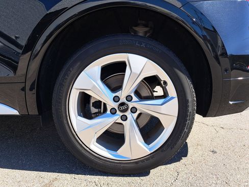 Used 2022 Audi Q5 2.0T Prestige w/ Prestige Package image 37