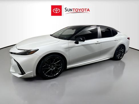 Used 2025 Toyota Camry XSE FWD image 9