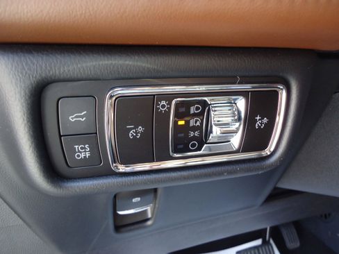 Used 2023 Lincoln Nautilus Reserve w/ Equipment Group 201A image 14