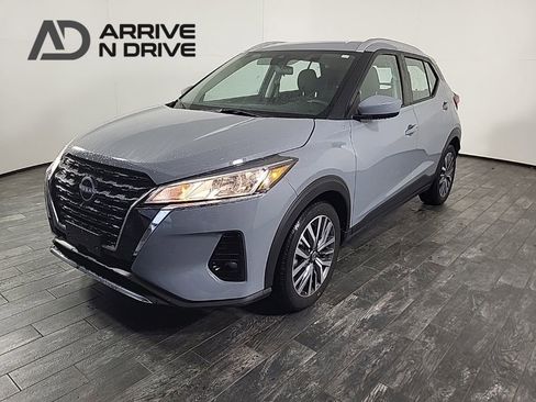 Used 2024 Nissan Kicks SV image 1