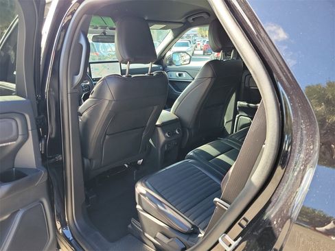 Used 2025 Ford Explorer ST-Line w/ ST-Line Street Pack image 10