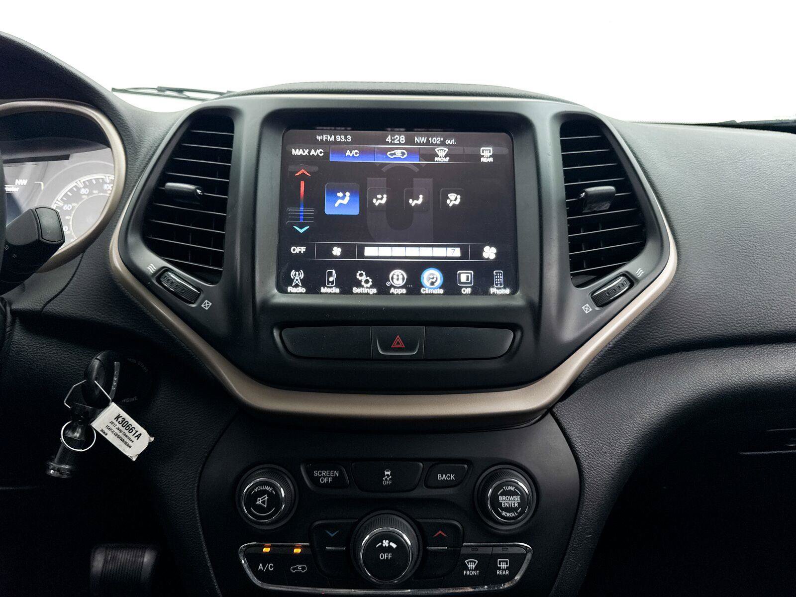 Used 2017 Jeep Cherokee Latitude w/ Comfort & Sound Group FWD image 16