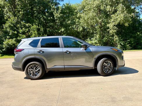 Used 2024 Nissan Rogue S AWD/4WD image 10