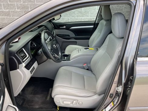 Used 2015 Toyota Highlander XLE AWD/4WD image 13
