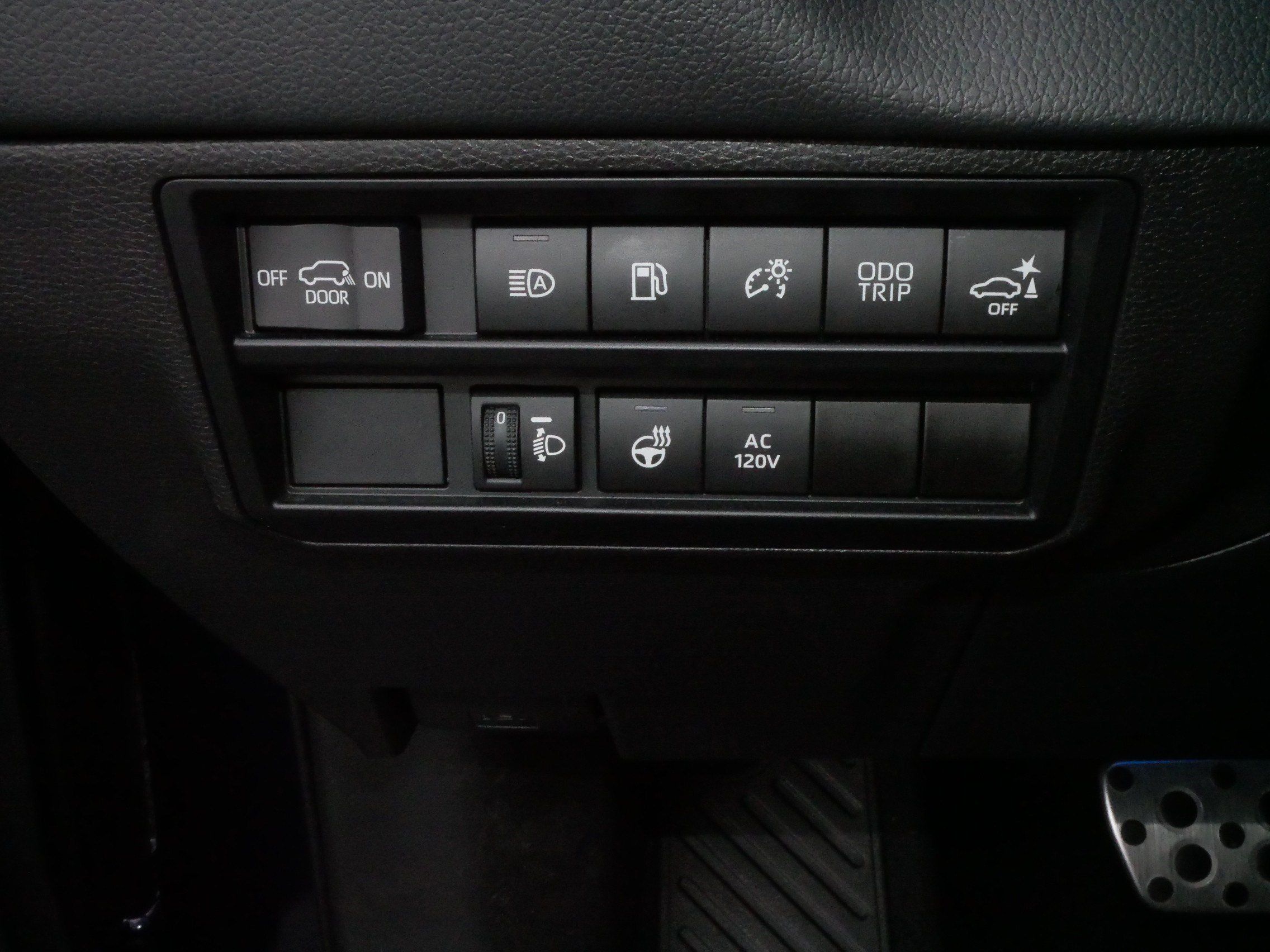 Used 2024 Toyota Sequoia SR5 w/ SR5 Premium Package AWD/4WD image 27