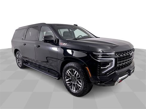 Used 2025 Chevrolet Suburban Z71 w/ Z71 Off-Road Package image 2