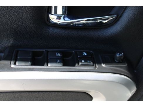 Used 2018 Nissan Titan SL w/ Chrome Package AWD/4WD image 17