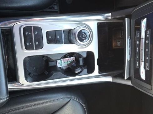 Used 2020 Ford Explorer XLT w/ Equipment Group 202A image 22