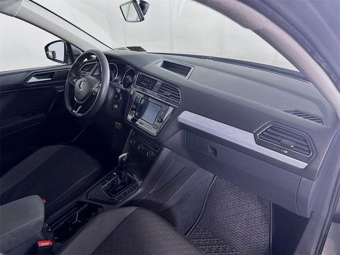 Used 2021 Volkswagen Tiguan S image 32