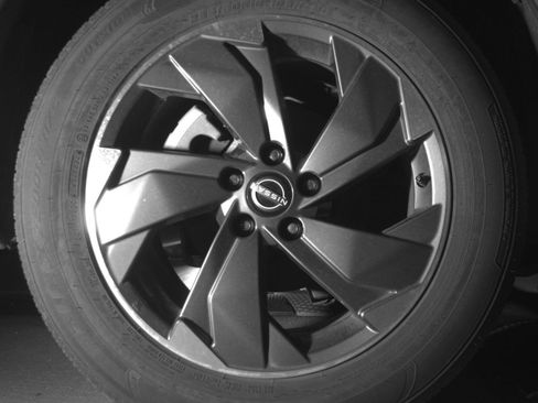 Used 2025 Nissan Rogue SV FWD image 18