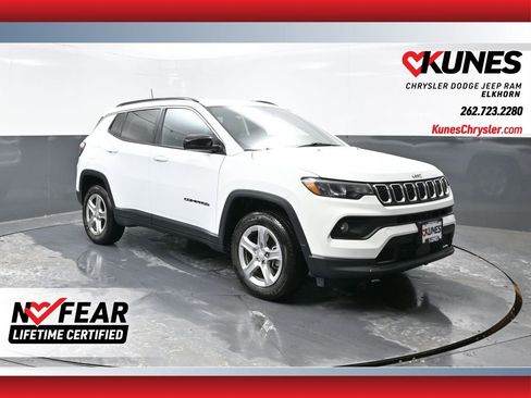 Used 2024 Jeep Compass Latitude image 1