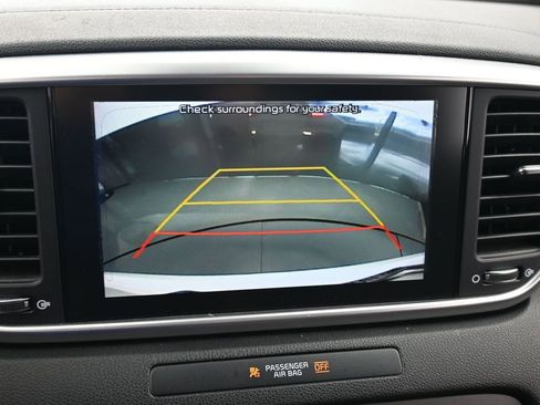 Used 2020 Kia Sportage LX image 19